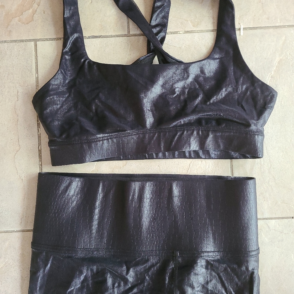 NEW Carbon 38 black takara crocodile set medium. 7/8ths + racerback sports bra